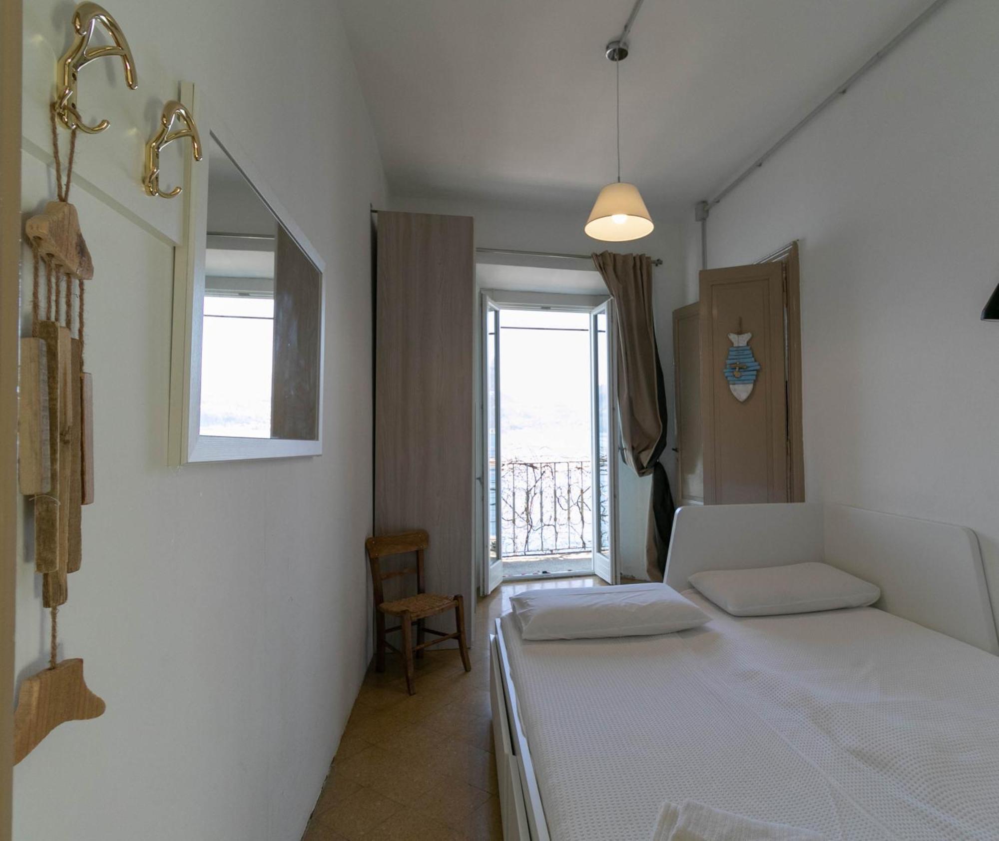 Welcomely - Casa Margherita Варена Екстериор снимка